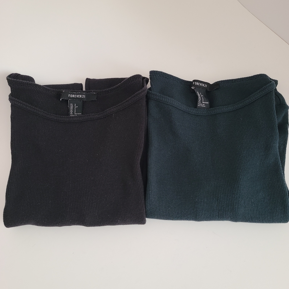 Forever 21 Black and Dark Green Crop Tops Size S